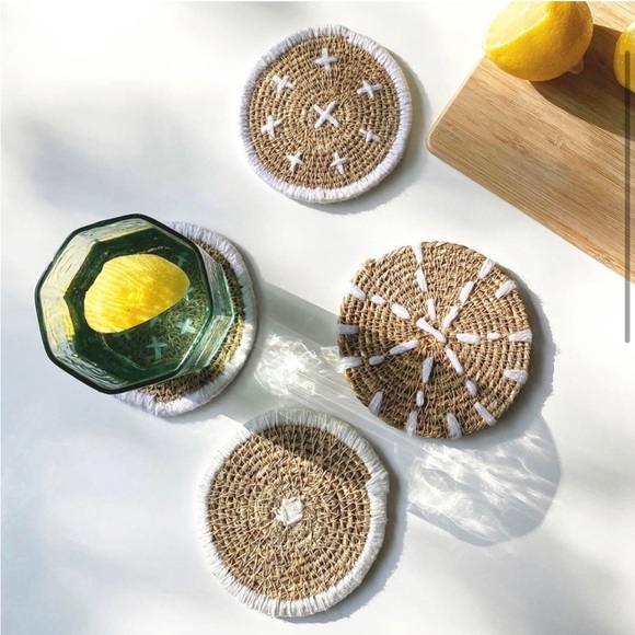 BLOOMINGVILLE Woven Seagrass Coasters - Picture 2 of 10